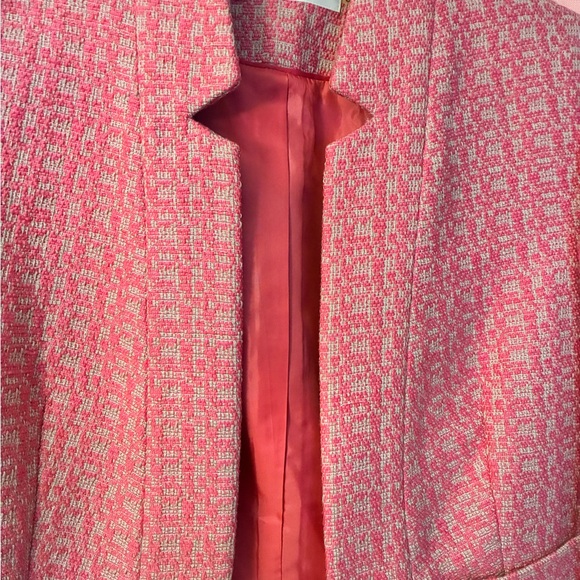 Calvin Klein Pink Tweed Suit with pencil skirt (Blazer=6, Skirt =4) - Picture 7 of 13